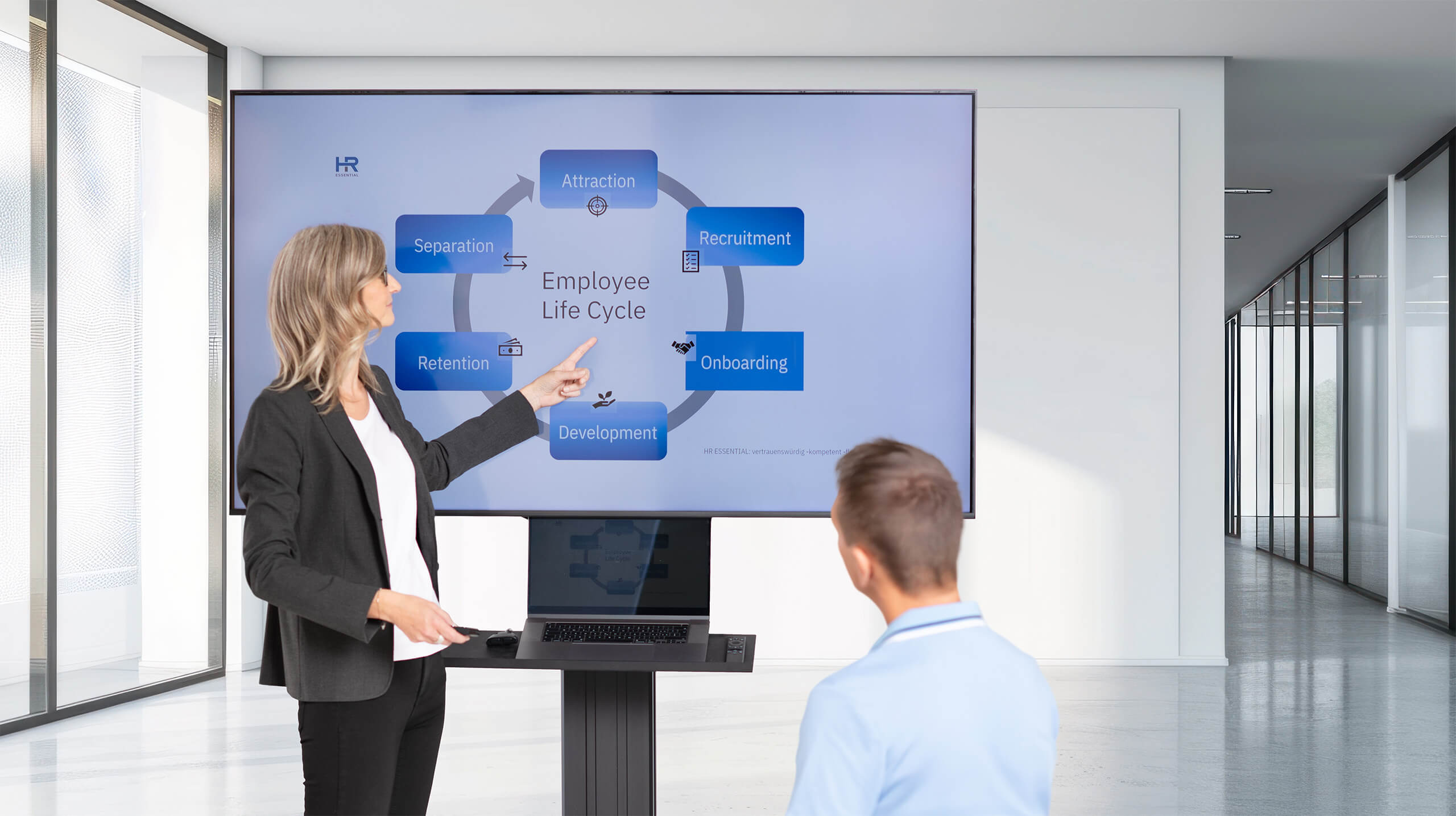 Monika Lemmer bei Präsentation des Employee Life Cycle – HR-Prozesse professionell analysieren und optimieren